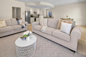 Beaumont Bliss: 4BR 2 5BA Family Retreat